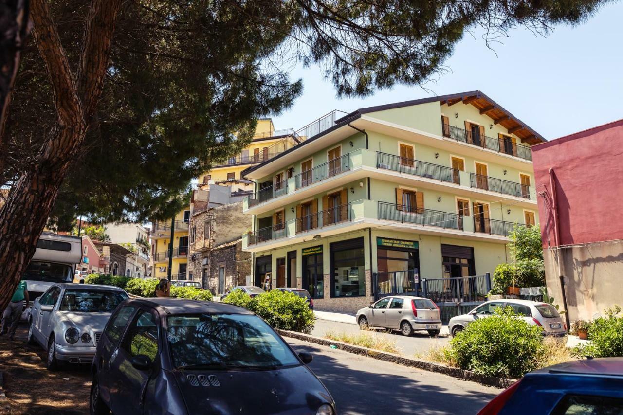 Rocca Degli Etnei Bed & Breakfast Патерно Екстериор снимка