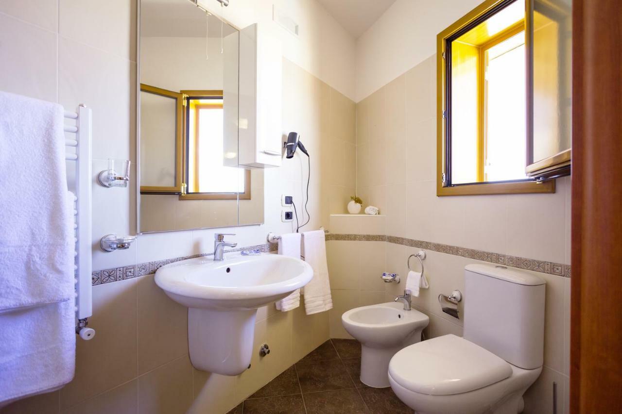 Rocca Degli Etnei Bed & Breakfast Патерно Екстериор снимка